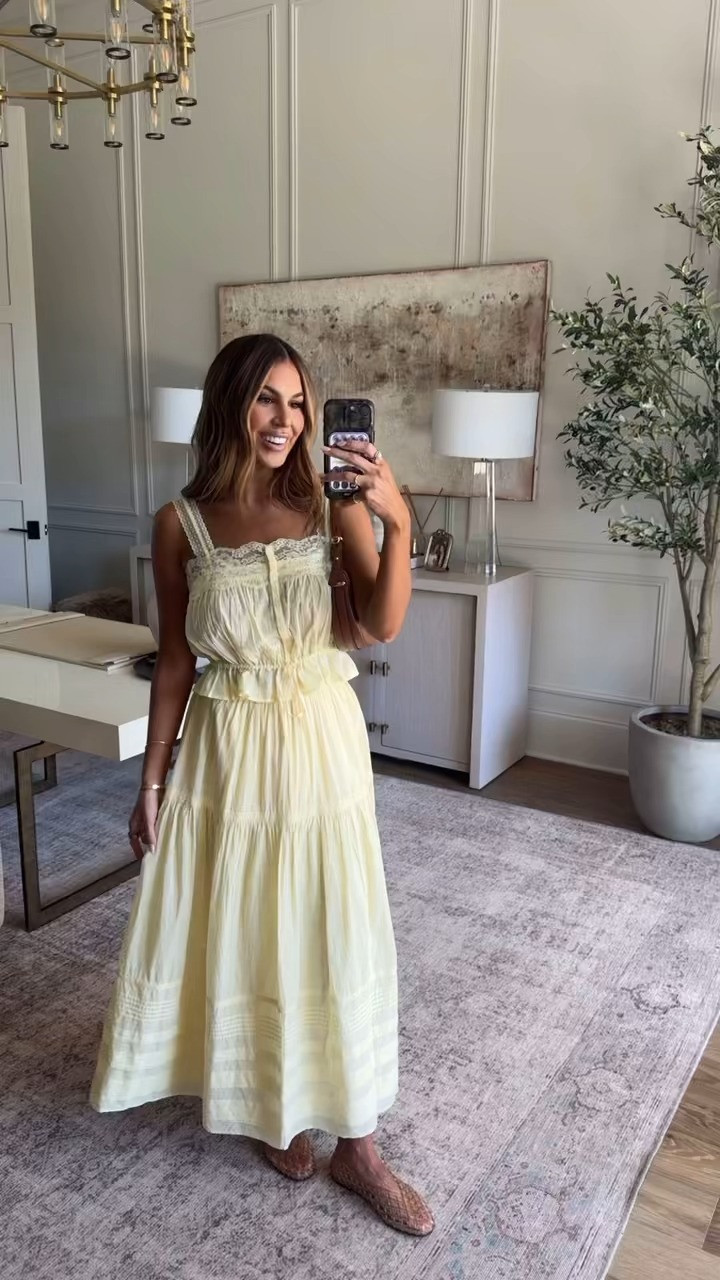 wearing a small in both 💛 

 