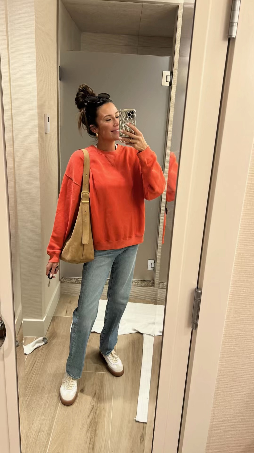 Obsessed with this red sweatshirt for fall! It’s SO soft and comes in a bunch of colors ❤️ it’s on sale under $40!

Fall outfit, fall style, fall fashion, travel outfit, casual outfit, teacher outfit, American Eagle, Madewell, red sweatshirt, suede bag, suede bucket bag, Madewell bag, adidas, adidas sambae, Christine Andrew 

#LTKVideo #LTKFindsUnder100 #LTKStyleTip