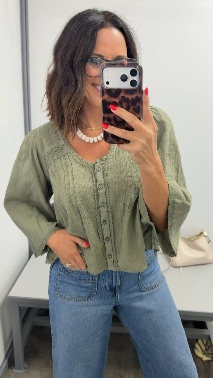 THIS TOP👏🏻it pairs perfectly with your favorite denim now and layers so well into fall with boots or a cardigan!

Size: XS ✨

#WalmartFashion #WalmartFinds #AffordableStyle #BoutiqueStyle #EverydayOutfit #FallTransition #CasualStyle #LTKStyle #WalmartStyle #WardrobeStaples
