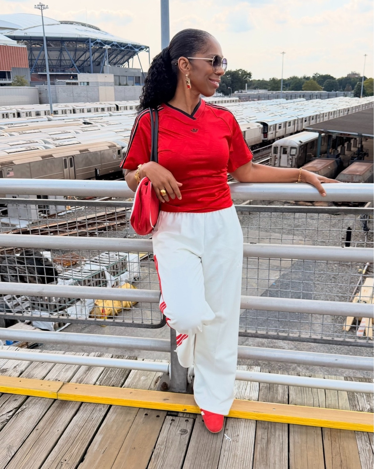 US Open style, but make it comfy! 🎾
Keeping it casual, sporty & easy for a day of tennis.

❤️ Top: Foot Locker – adidas
🤍 Pants: Amazon
👜 Bag: Amazon
👟 Sneakers: adidas

#LTKStyle #LTKOver50 #AdidasStyle #USOpenStyle #AmazonFashion #WomenOver50Style #StyleAt60