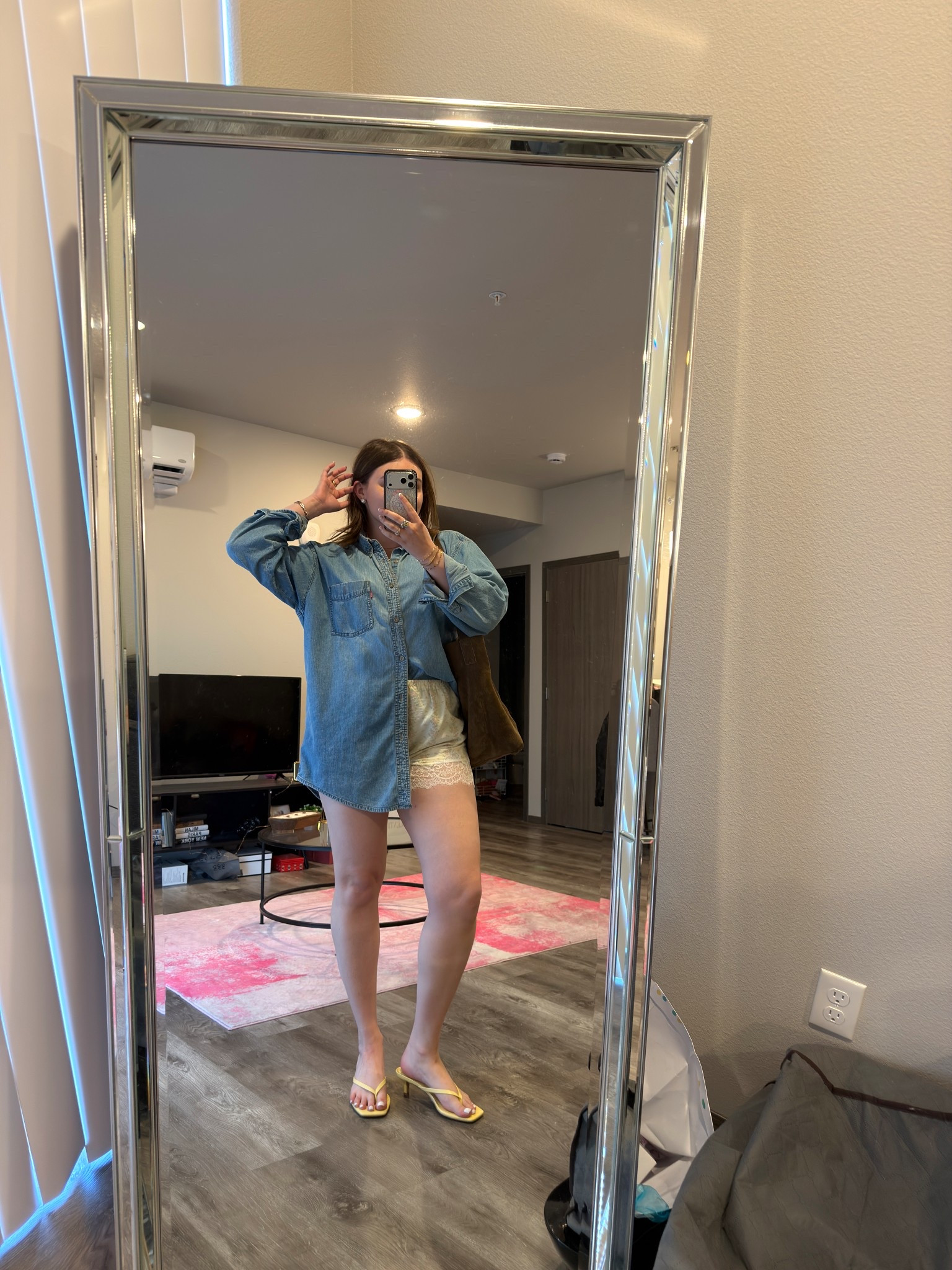 Cutie and casual spring outfit for work! I’m obsessed with these shorts and if you want to elevate the look, add heels 💛

I’m wearing a men’s XL top, size L shorts and size 9 heels

#LTKMidsize #LTKootd #LTKdayinmylife