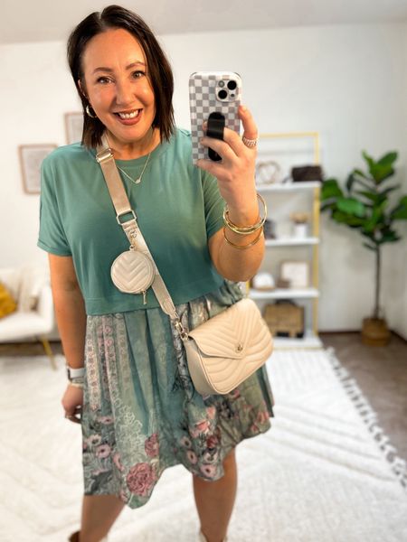 The cutest crossbody bag for spring and summer. This nude color pretty much goes with anything. Bag also comes with a gold chain strap and a matching credit card holder!

#LTKfindsunder50 #LTKitbag #LTKstyletip