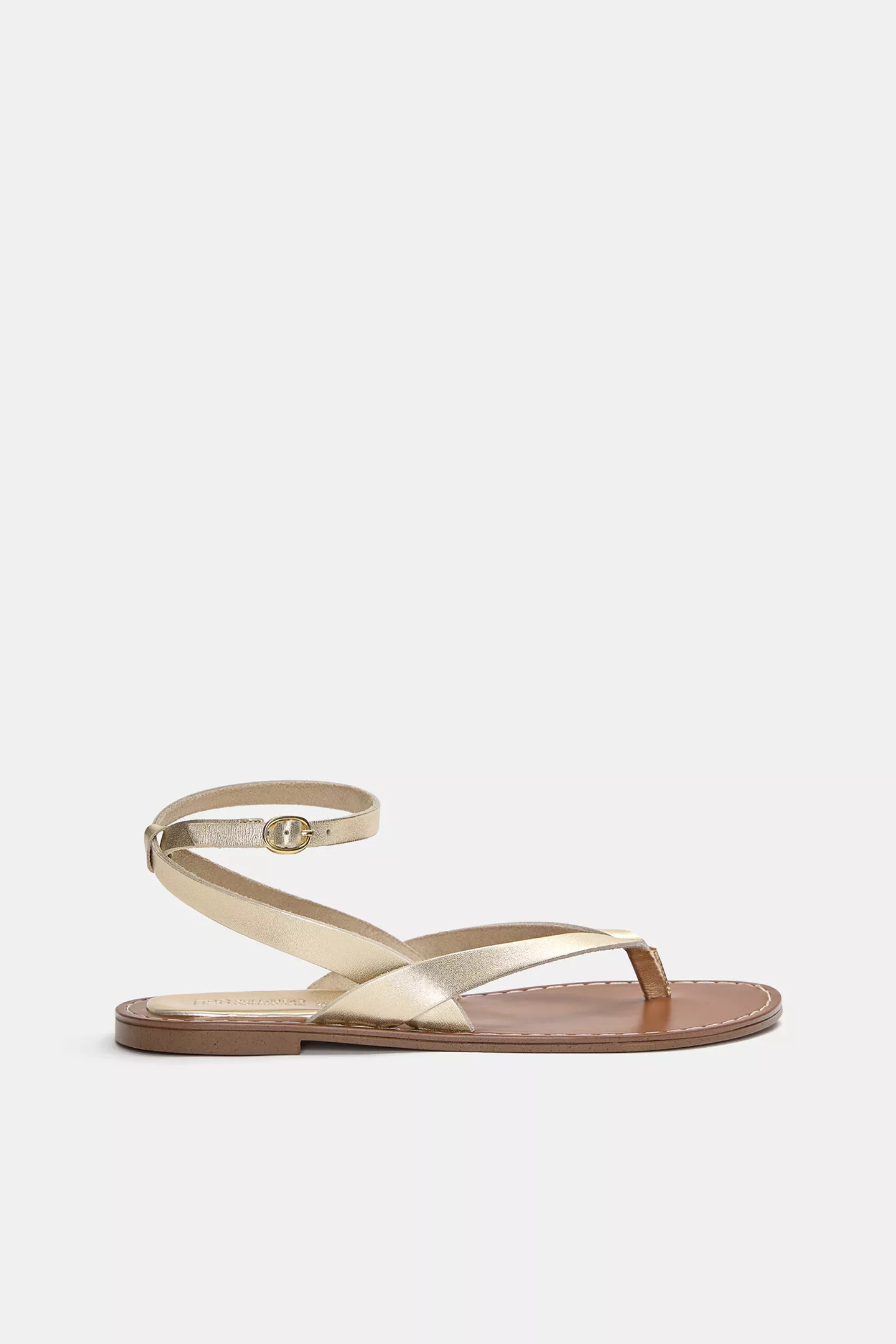 Flat golden leather sandals | PULL and BEAR UK