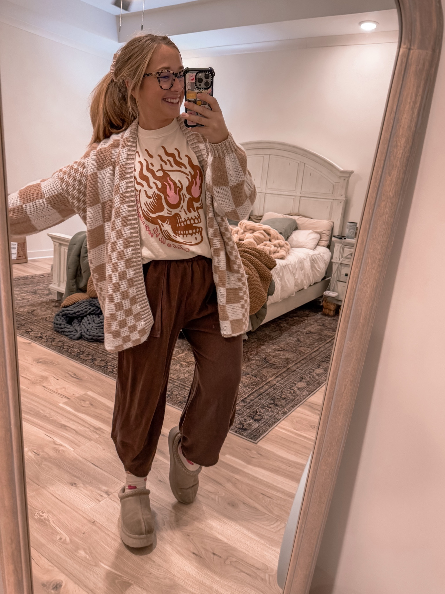 Casual harem pants outfit / casual linen pants outfit graphic tee style / checkered cardigan outfit 

#LTKSeasonal #LTKMidsize #LTKStyleTip