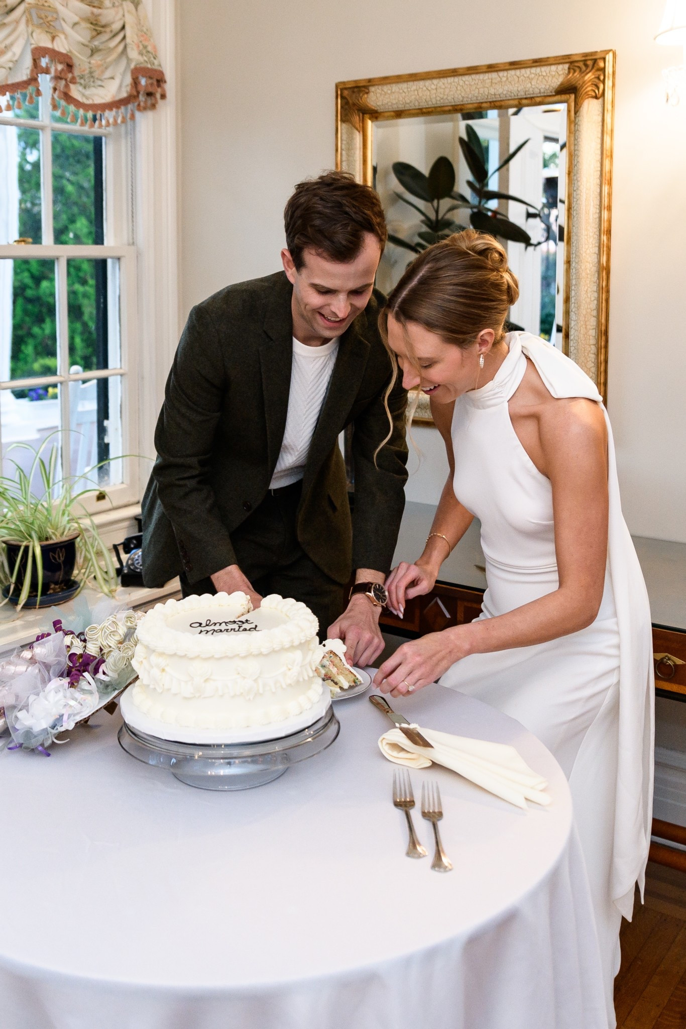 The wedding rehearsal cake cutting



#LTKStyleTip #LTKSeasonal #LTKBeauty
