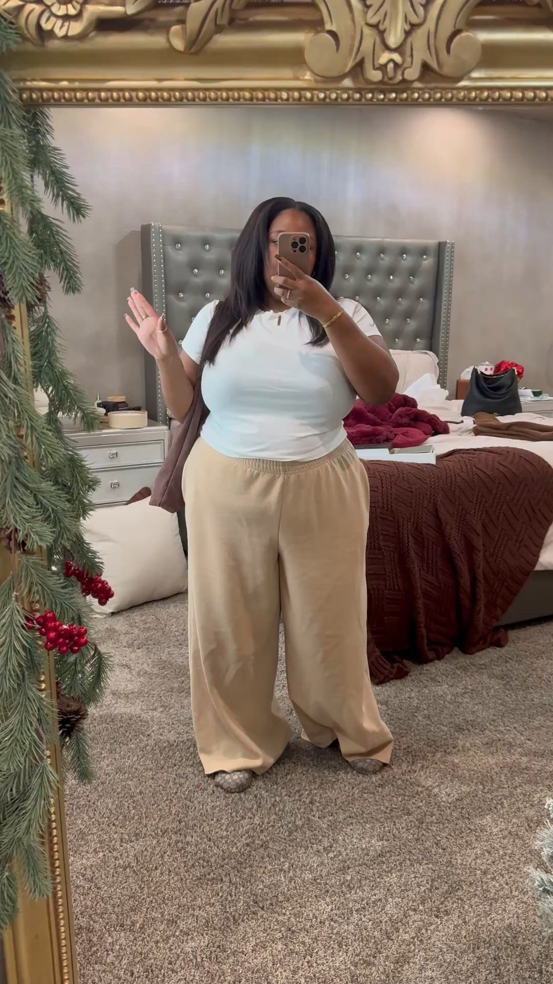 Everyday and errands plus size
outfit idea! (Size 20/22)

Wide leg sweat pants. Plus size cropped t-shirt. Coach clogs. Wide width clogs. Amazon crescent bag. Plus size fashion. Women’s fashion.

#LTKootd #LTKPlusSize #LTKdayinmylife