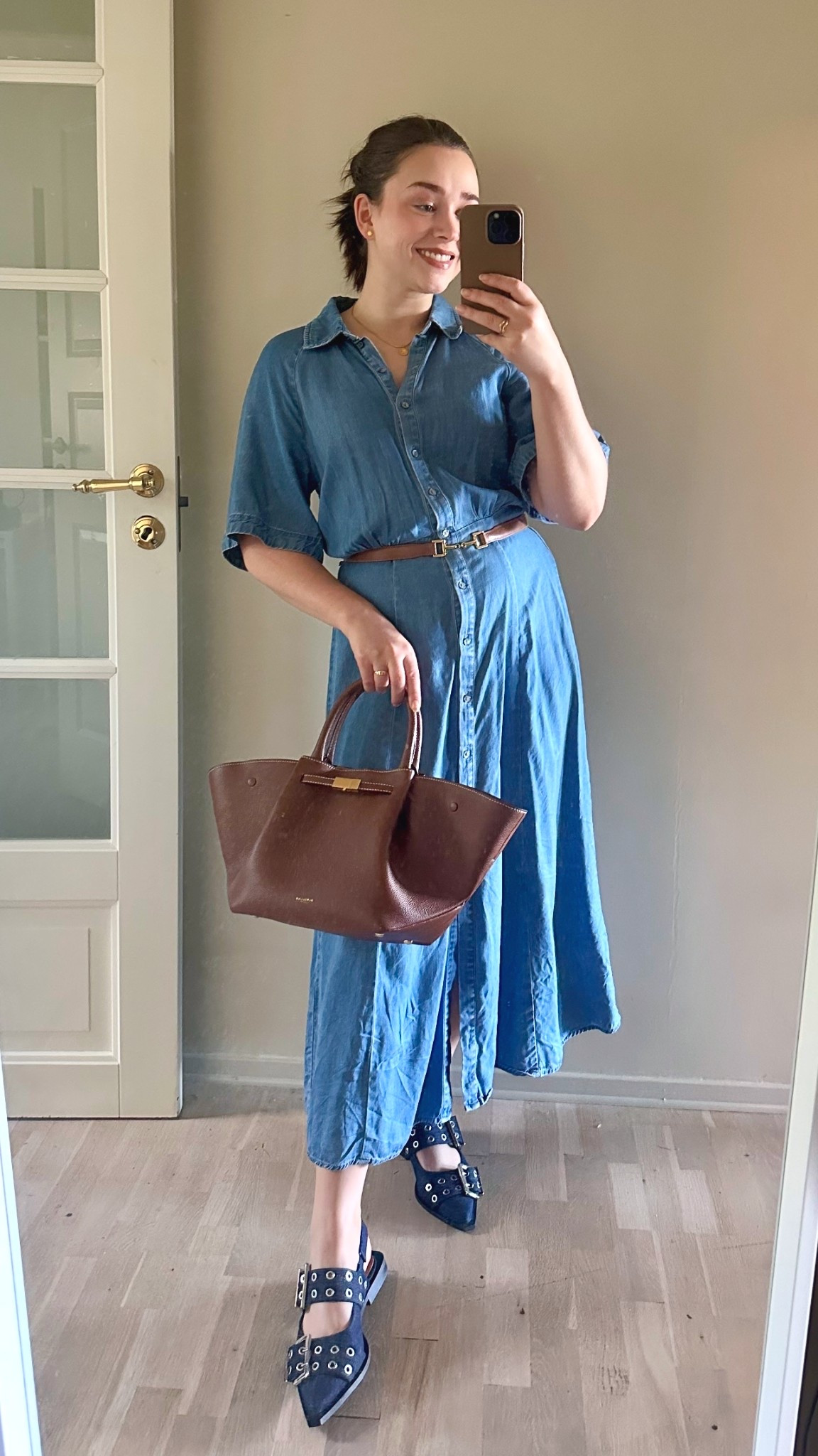 Quick errands fit (including messiest bun) with my new fave Demellier tote

#LTKautumn #LTKSeasonal #LTKItBag