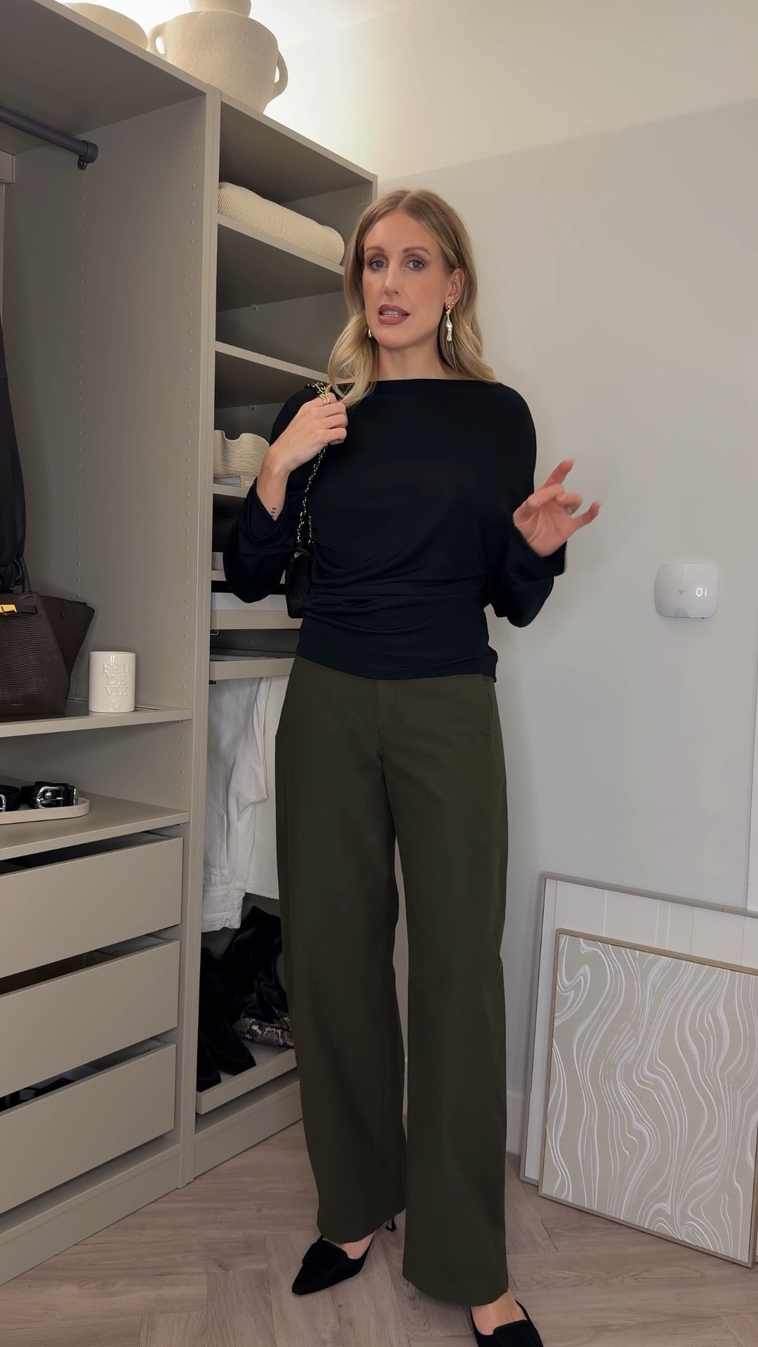 Date night outfits inspo 

Uniqlo barrel leg trousers khaki
Jacquemus backless top
Manila blahnik Maysale mules
Vintage Chanel classic flap bag
Pre loved designer blazer - acne studios via Vestiare 

#LTKTall #LTKgrwm