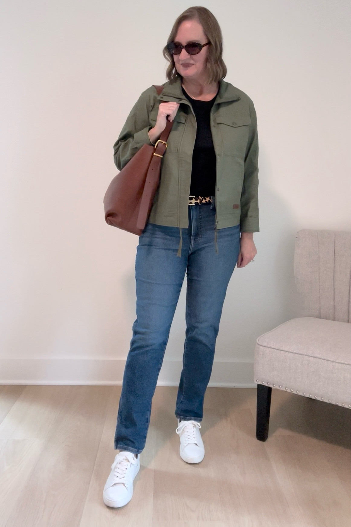 Madewell’s Insider Sale: Items In My Closet On Sale ✔️ Get 25% off, plus several items are 40% off in the sale. 🍂 See how I styled these Madewell items in my closet: Dimes Kitten Heel Boots, Essential Sling Crossbody Bag, Essential Belt, Kick Out Crop Jeans (blue and black pairs), Essential Bucket Tote and Stovepipe Jeans.