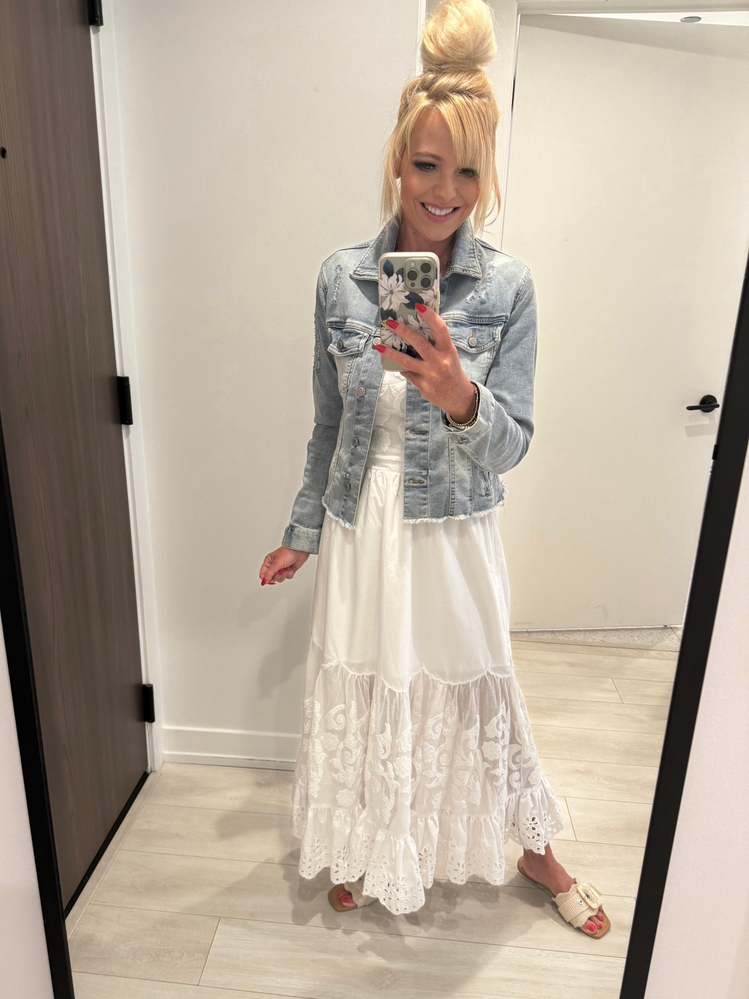 White and denim is always a good idea! #abercrombie 

#LTKFestival #LTKStyleTip #LTKFindsUnder100