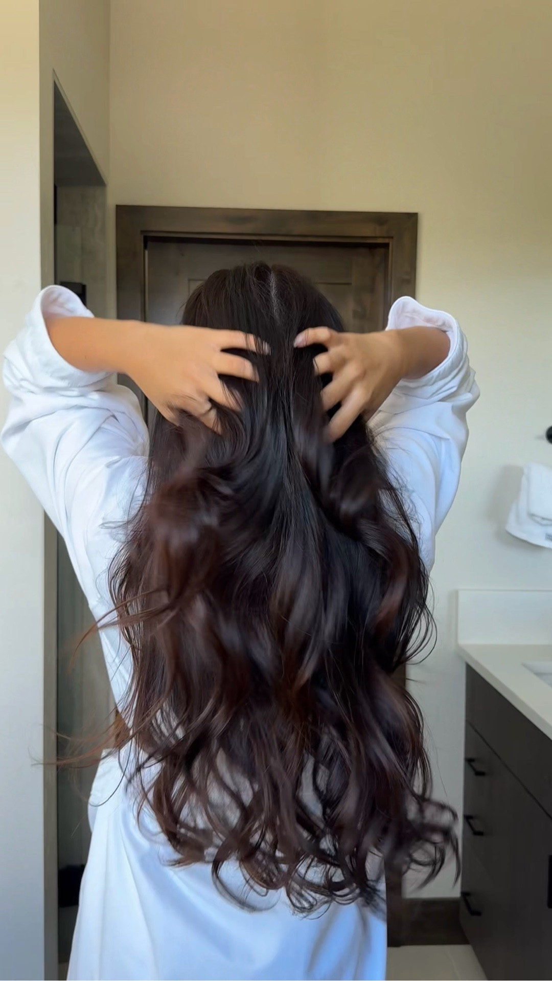 I’ve been using the Bumble&Bumble Styling Oil for a few weeks now, and I’m honestly impressed. My hair is naturally very frizzy and hard to style, but this oil changed everything. It smooths my hair without making it greasy, adds a healthy shine, and keeps the frizz under control even on busy days. A little goes a long way, and it never weighs my hair down. If your ends feel dry or you struggle with frizz like I do, this one is definitely worth trying😍

#LTKselfcare #LTKBeauty #LTKHoliday