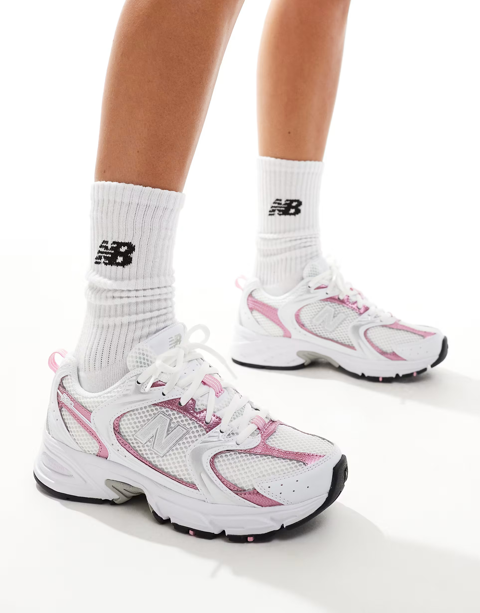 New Balance 530 sneakers in white with pink metallic details | ASOS (Global)