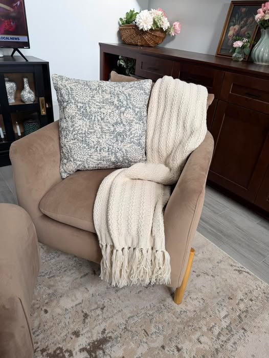 🤎 Today's Studio McGee finds are GOOD.

I spotted so many beautiful new arrivals that are giving Pottery Barn, Anthropologie, and McGee & Co. vibes without the designer price tags.

✨ New furniture
✨ Gorgeous decor
✨ Statement lighting
✨ Beautiful pottery

These new releases are definitely worth a look before the favorites start selling out! 😍

#LTKHome #StudioMcGee #TargetHome #TargetFinds #HomeDecor #LTKFinds #HomeInspo #DesignerStyleForLess 

 