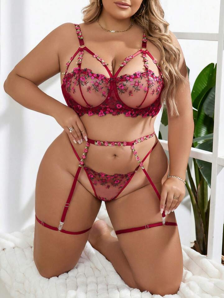 Plus Floral Embroidery Mesh Underwire Garter Lingerie Set | SHEIN
