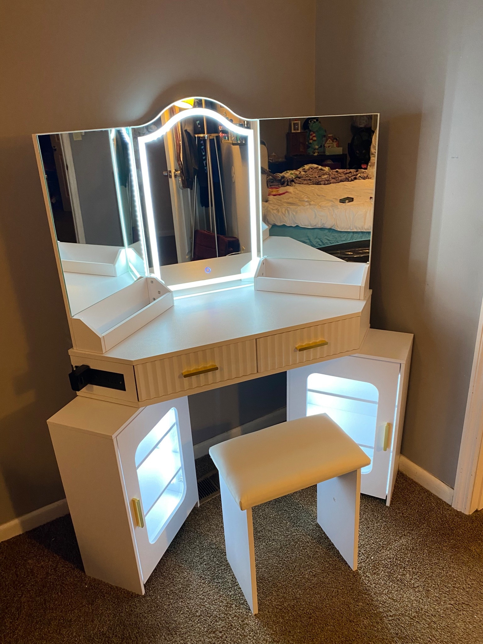 Makeup vanity 🩷✨ beauty room inspo ! 


#LTKGiftGuide #LTKHome #LTKBeauty