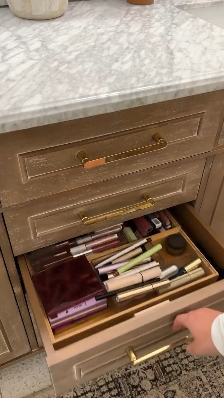 Organize with me!! Also linked my recent makeup favs! 

#LTKVideo #LTKhome #LTKbeauty
