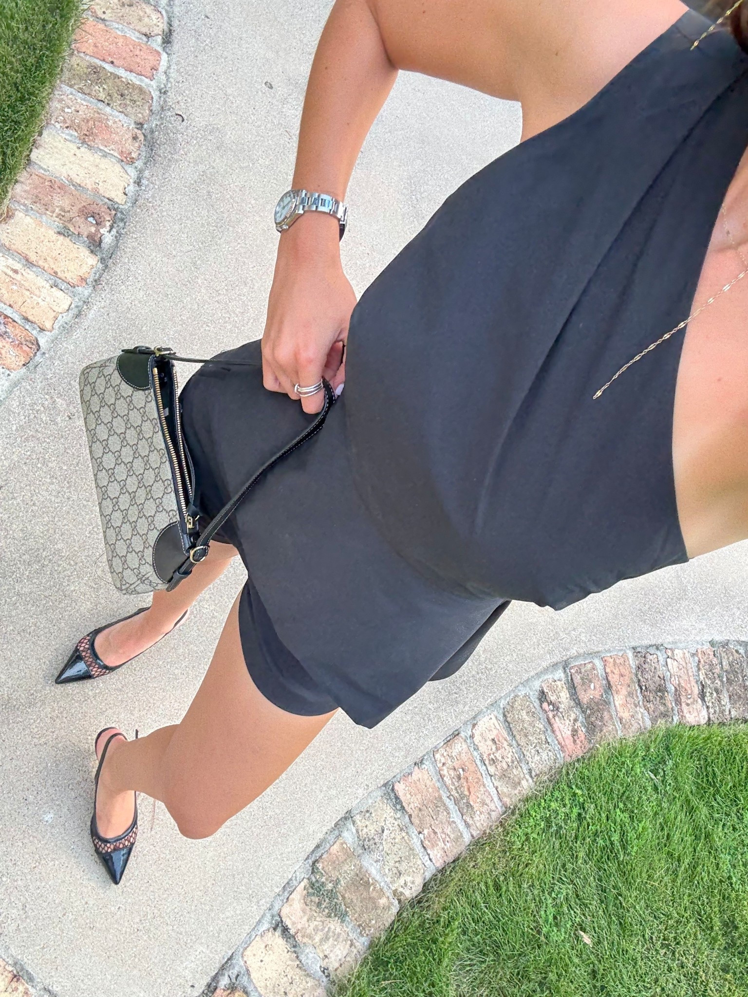 CHIC&CLASSY 

#LTKItBag #LTKShoeCrush #LTKFindsUnder50