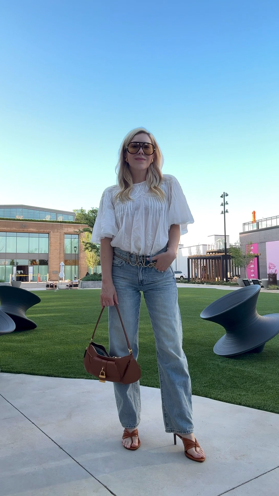 These are my favorite barrel jeans 
Jeans
White top
Lace top


#LTKSeasonal #LTKdayinmylife