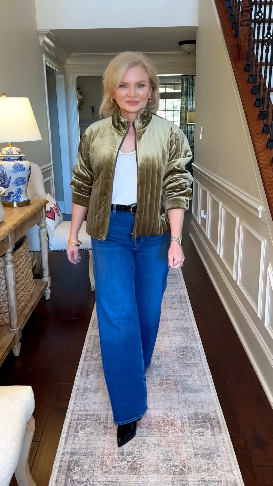 This jacket is an OUTFIT-MAKER! Bonus points bc it’s also quite warm. Perfect topper for jeans or anything really. I’m wearing it in Medium, jeans in 28.

Jeans outfit
Wide leg jeans
Casual outfit
Petite outfit
Boots
Over 40



#LTKootd #LTKOver40 #LTKPetite