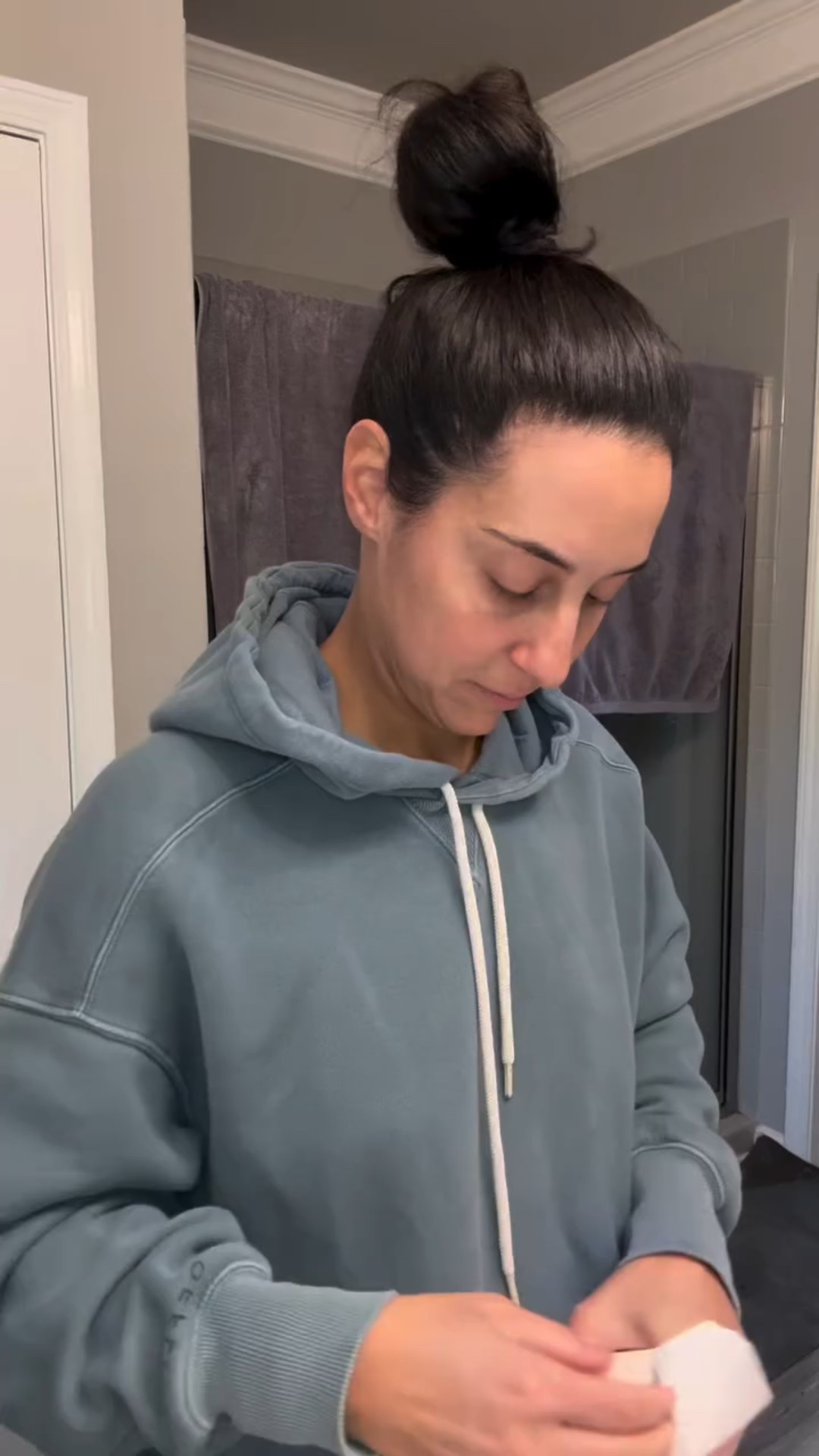 No makeup kind of day with @beautyofjoseon_official & @aquaphor 

Full list of products I used below ⬇️ 

Glow Replenishing Rice Milk 
Revive Eye Serum: Ginseng + Retinal 
Revive Under Eye Patch: Ginseng + Retinal 
Glow Deep Serum: Rice + Alpha-Arbutin
Dynasty Cream 
Aquaphor 
•
•
#grwm #skincare #nomakeup #koreanskincare #aquaphor