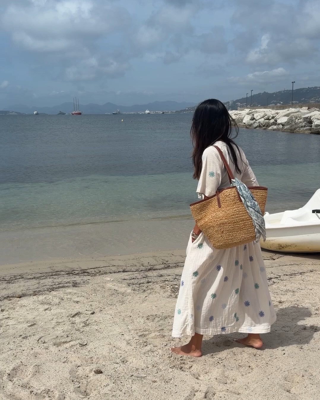 Beach club fit. 

Swimsuit size 8
Skirt size 8
T shirt size 8
Beach bag 
Scarf