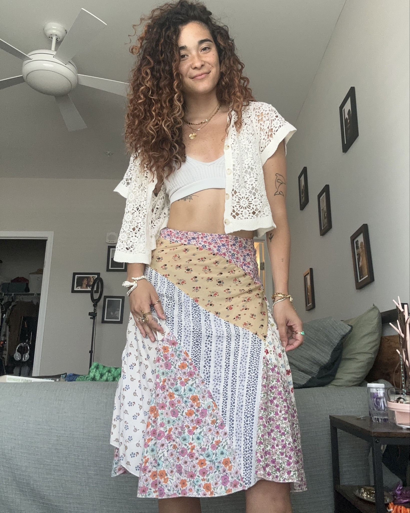 Can’t find the exact skirt or shirt💗
Height: 5’11