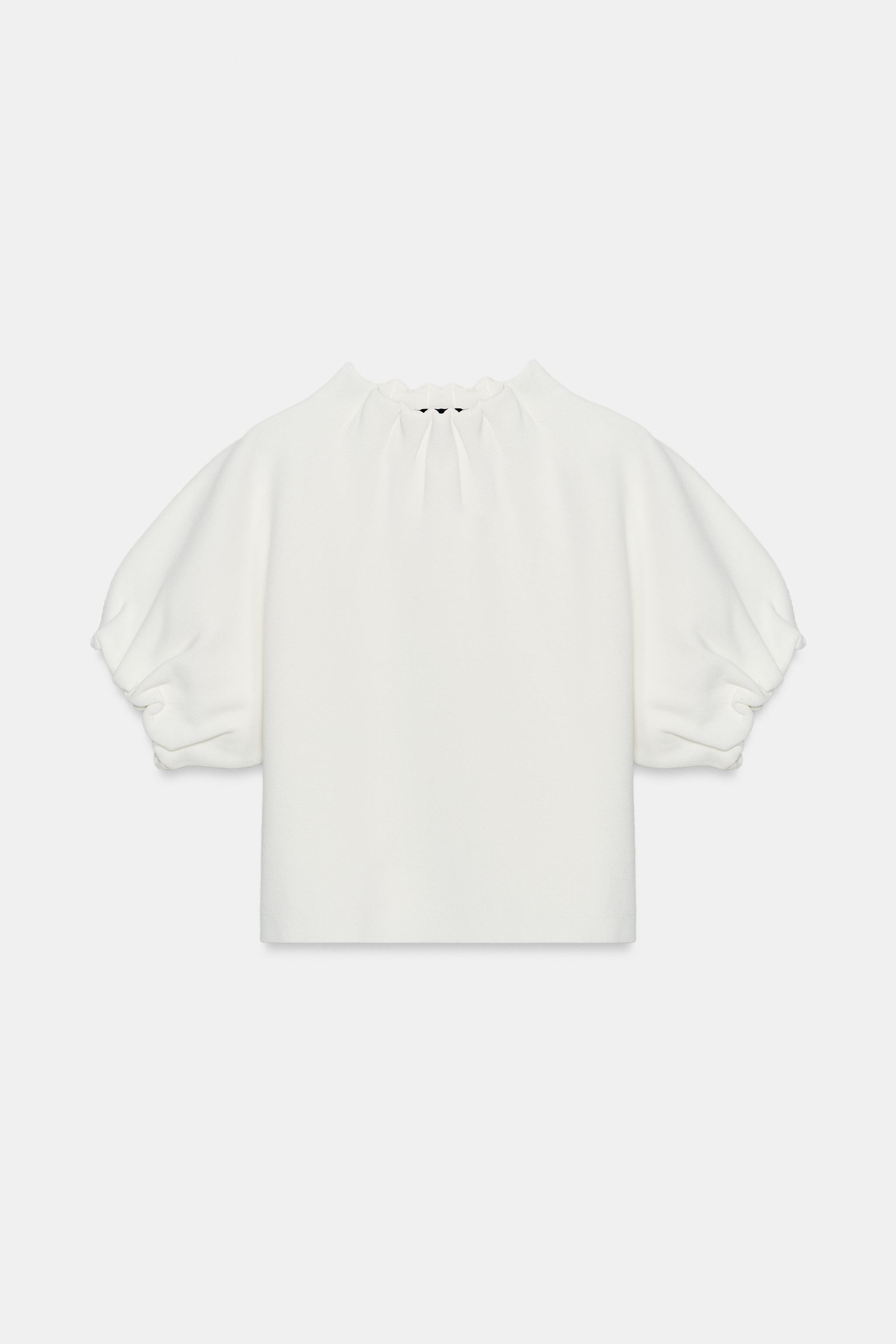 Round neck top with short puff sleeves. Elasticized trim with ruching. | Zara US