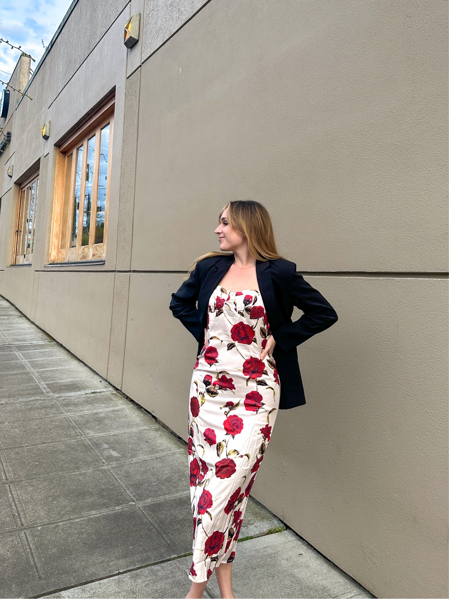 Floral dress from Retro Stage with back slit ❤️

#LTKFind #LTKSeasonal #LTKstyletip