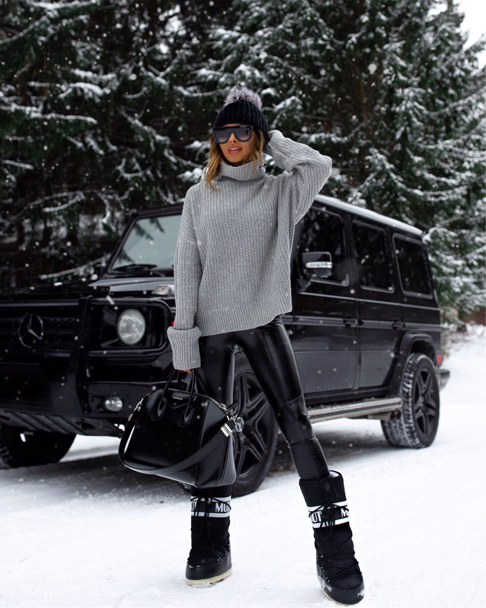 Moon boots on sale
Moon boot outfit ideas
Winter ski chic outfit 

#LTKSeasonal #LTKsalealert #LTKHoliday