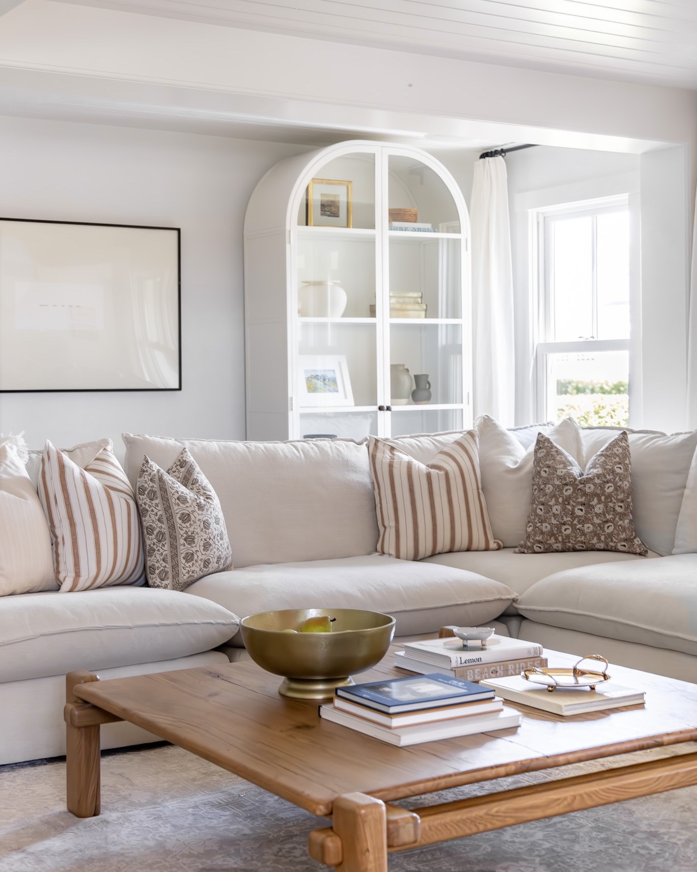 At @pennyandpearldesign, coastal means comfortable and inviting, layered with texture and natural materials that only get better with time. Many of our clients live on (or love) the beach so we’re not afraid of a little sand and we design with the occasional wet bathing suit in mind. 

The living room at our Third Cliff project is a cliffside oasis for the beach-loving family who lives there. We wanted their new home to reflect their love for surf, art and family while ensuring a comfortable seat for everyone at family movie night. 

For us, coastal doesn’t mean anchors and starfish— it means that the door’s always open and nothing’s too precious. 

Design @pennyandpearldesign 
Photos @marinaporl