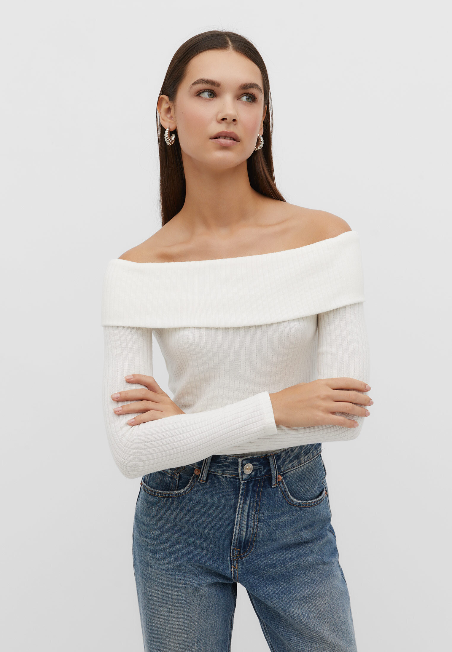 Off-the-shoulder T-shirt | Stradivarius (UK)