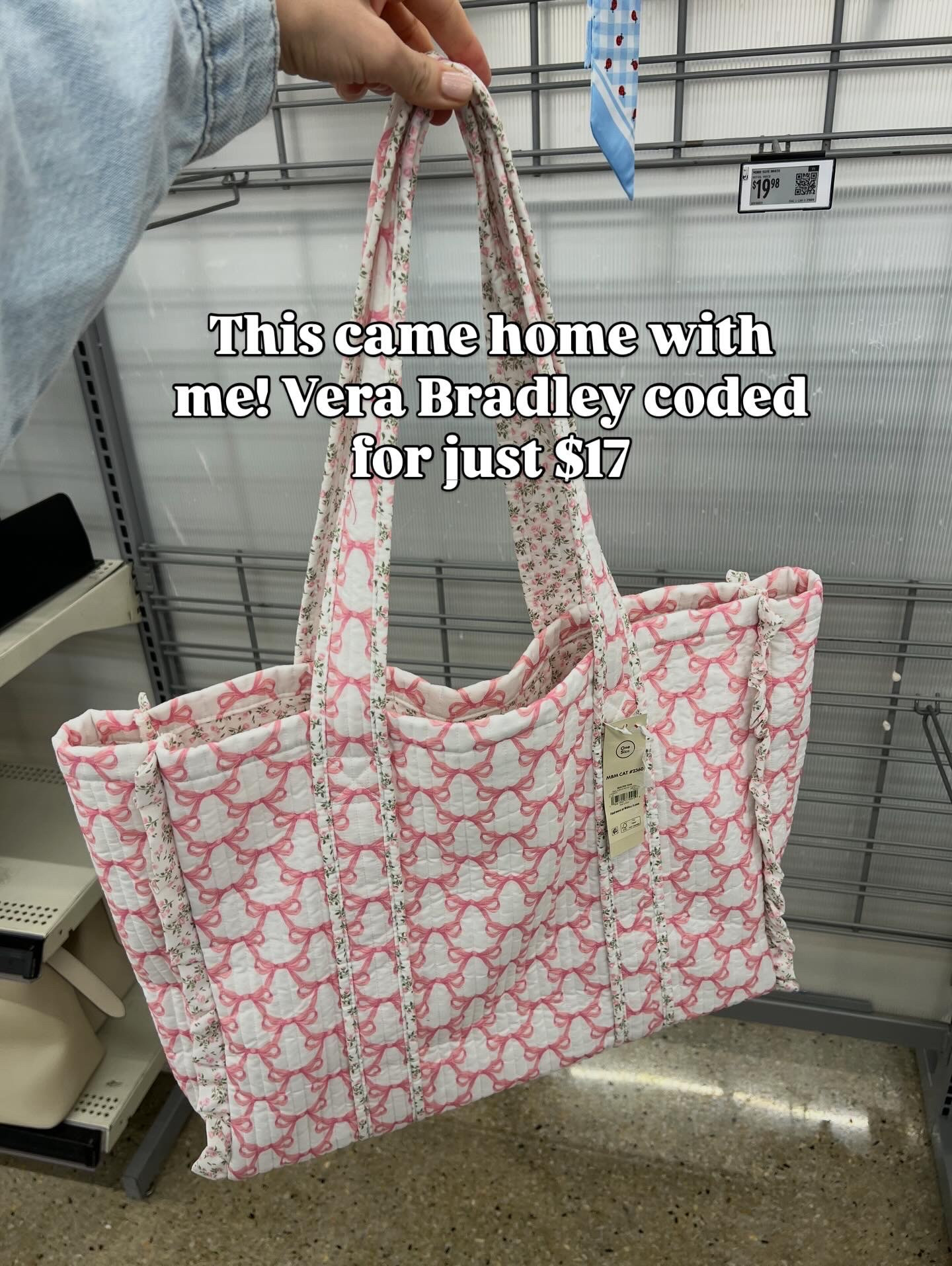 Great size tote bag, hangs nicely on the shoulder - no inside pockets .