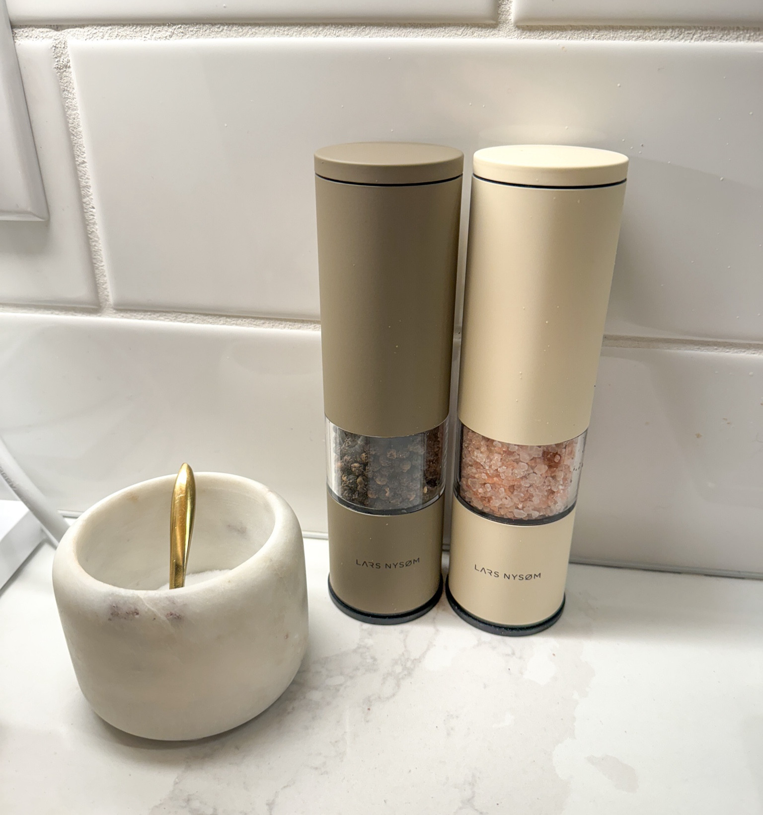 Neutral salt & pepper grinders (under $40!) 🧂