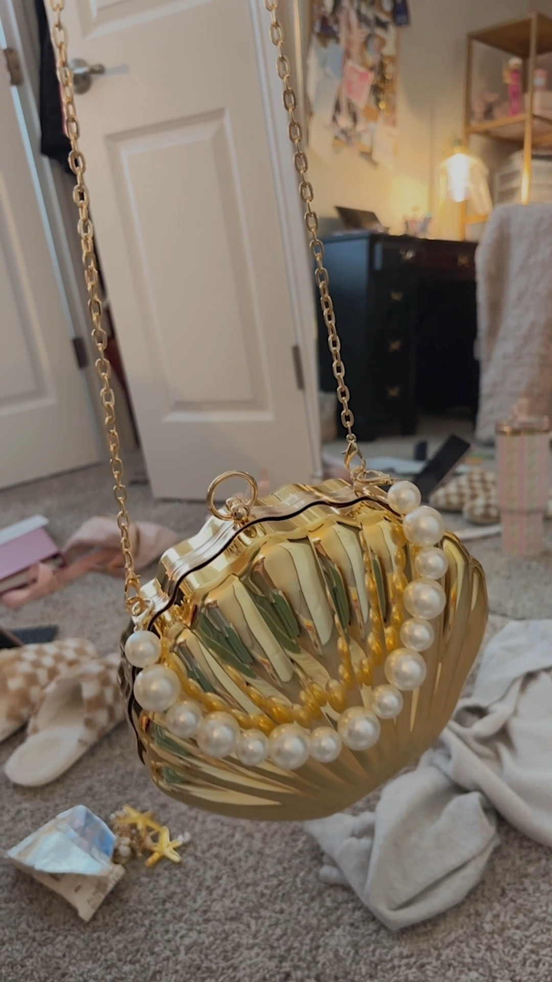 Cute Amazon finds for your next beach vacation 
Starfish jewelry 
Shell bag 
All Amazon and very affordable but trendy 