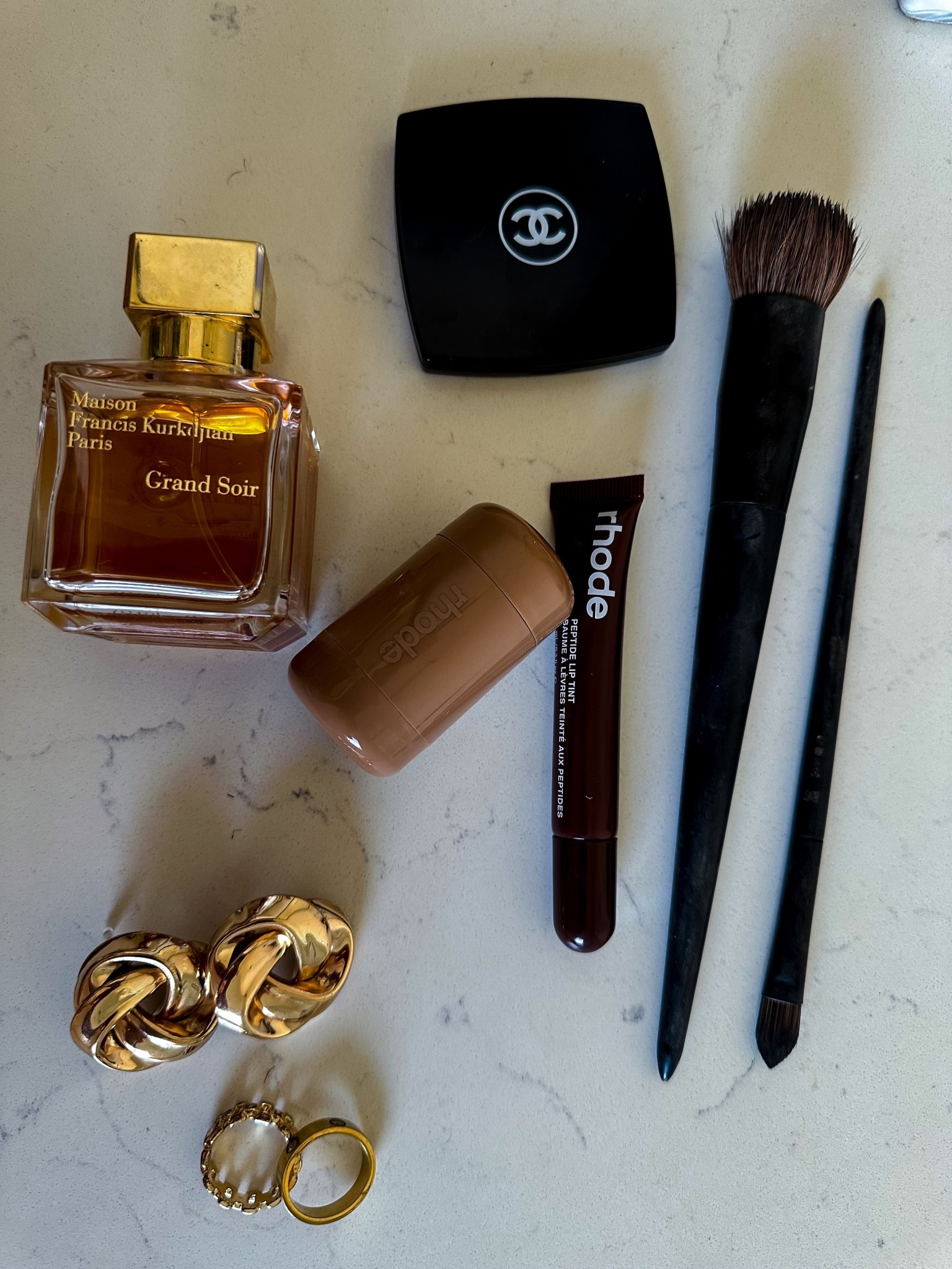 Getting ready for a night out🤎

perfume, makeup, gifts for her 

#LTKHoliday #LTKGiftGuide #LTKBeauty