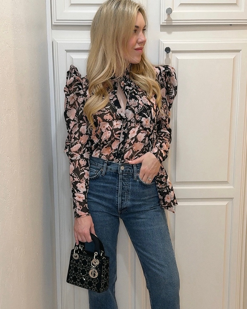 Floral Top
Jeans
Bag
Spring Outfit 