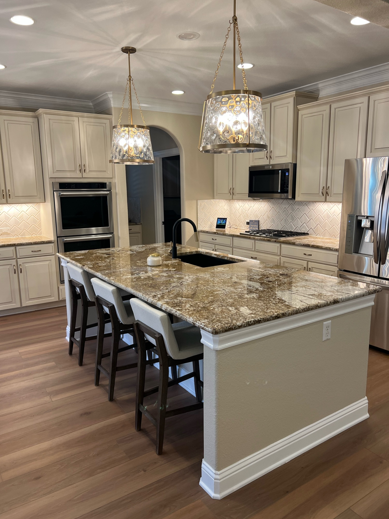 Kitchen Renovation 🏠 put in new lights, floor, sink, backsplash and barstools!

Floor: Lions Floor, Lone Star Spirit

#LTKHome #LTKMostLoved