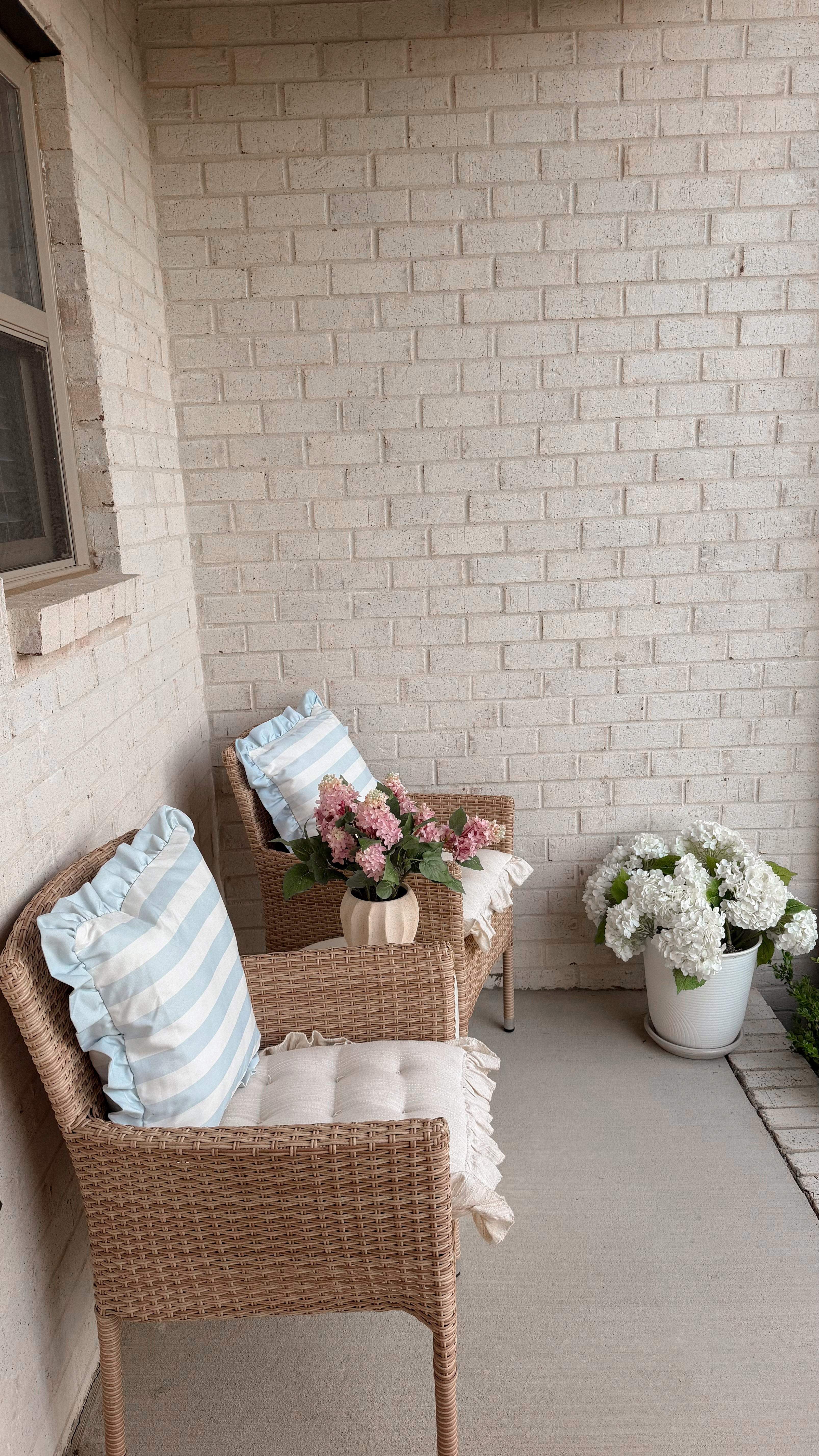 Spring front porch decor ✨
spring front porch, my Texas home collection, Walmart, spring porch decor, My Texas House, front porch decor ideas, spring home decor, outdoor porch styling, porch decorating ideas, spring outdoor decor, front porch styling, seasonal home decor, porch refresh ideas

#LTKSeasonal #LTKdayinmylife #LTKHome