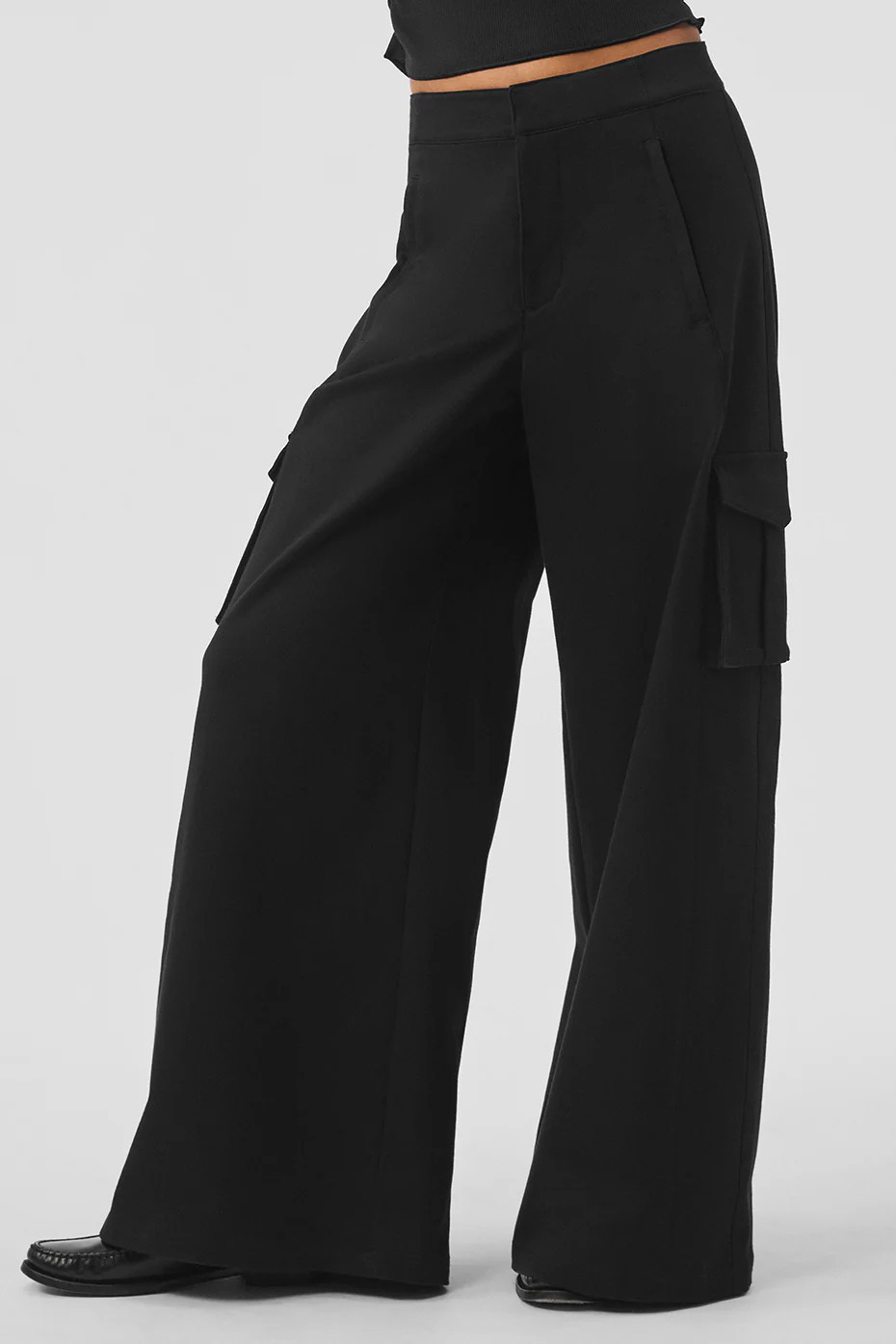 ALO | Show Off Cargo Wide Leg Trouser (Regular) in Black, Size: 2XS | Alo Yoga (US)