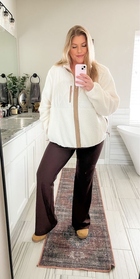 These ribbed flare leggings from Old Navy are soo cute and so soft 
Love this Sherpa jacket too! 
Both size xl 
30% off using code HURRY at Old Navy 

#LTKsalealert #LTKcurves #LTKHoliday