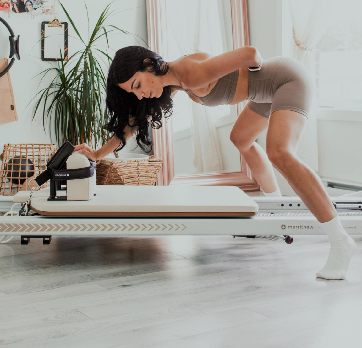 Savais-tu que l’entraînement intense au mauvais moment de ton cycle peut être source de stress et aggraver les inconforts digestifs?

Dans l’un des 4 modules du programme Digest & Glow, tu apprendras l’influence des hormones sur ton corps et comment t’entraîner en accord avec ton cycle menstruel et/ou ton énergie du moment (si tu n’as plus de cycle). 

Tu pourras ainsi diminuer le niveau de stress dans ton corps, développer de la résilience face à celui-ci, atteindre tes objectifs de remise en forme et, surtout, prévenir les inconforts digestifs.

Du 7 novembre au 5 décembre, viens découvrir la meilleure version de toi-même!

Commente DIGEST et je t’envoie tous les détails.

#cyclesyncing #sportfeminin #cyclefeminin #bienetrefeminin #nervoussystemregulation