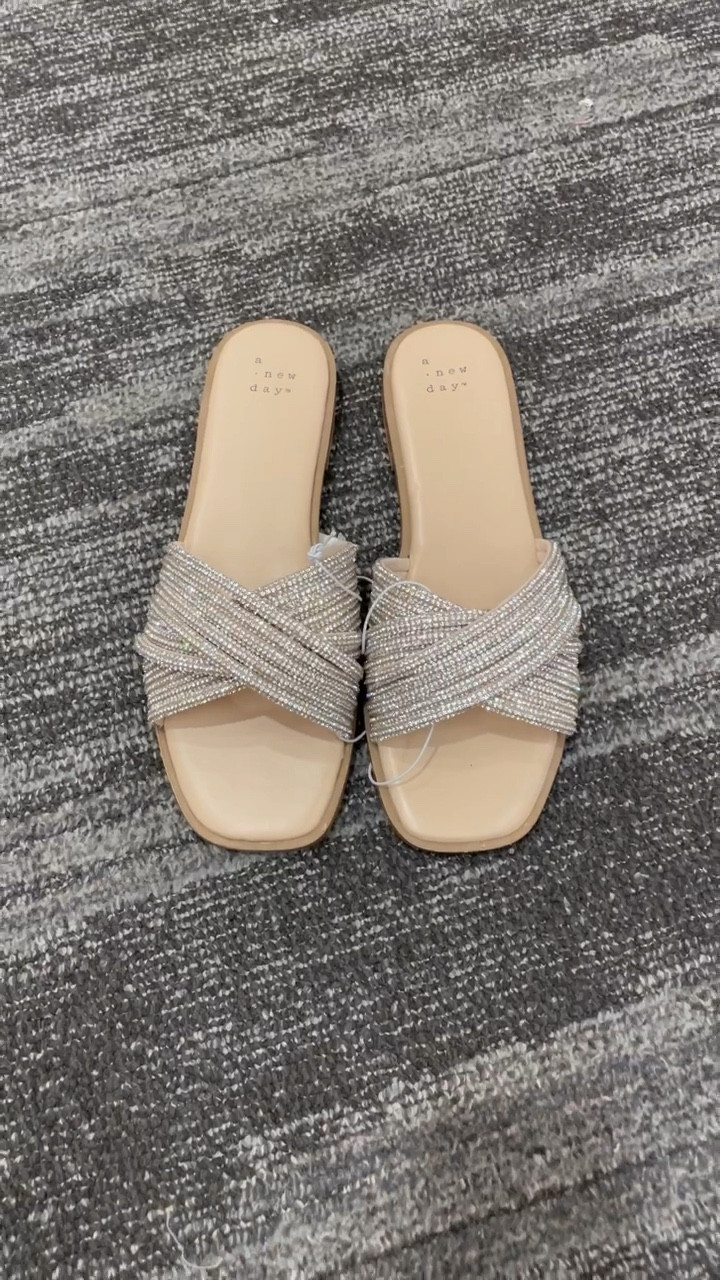 These like designer slides bring all the sparkle 

#LTKfindsunder50 #LTKshoecrush #LTKstyletip