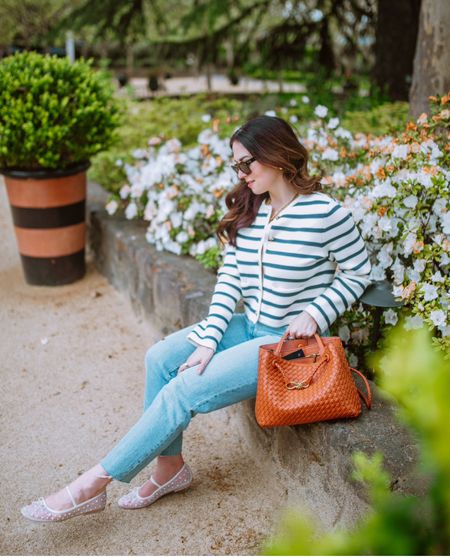 One of my go to spring outfits, and this bottega inspired bag has become one of my everyday go-to’s! If you’re looking for an affordable version of the andiamo bag, this one is so good! 

#LTKitbag #LTKfindsunder100 #LTKfindsunder50