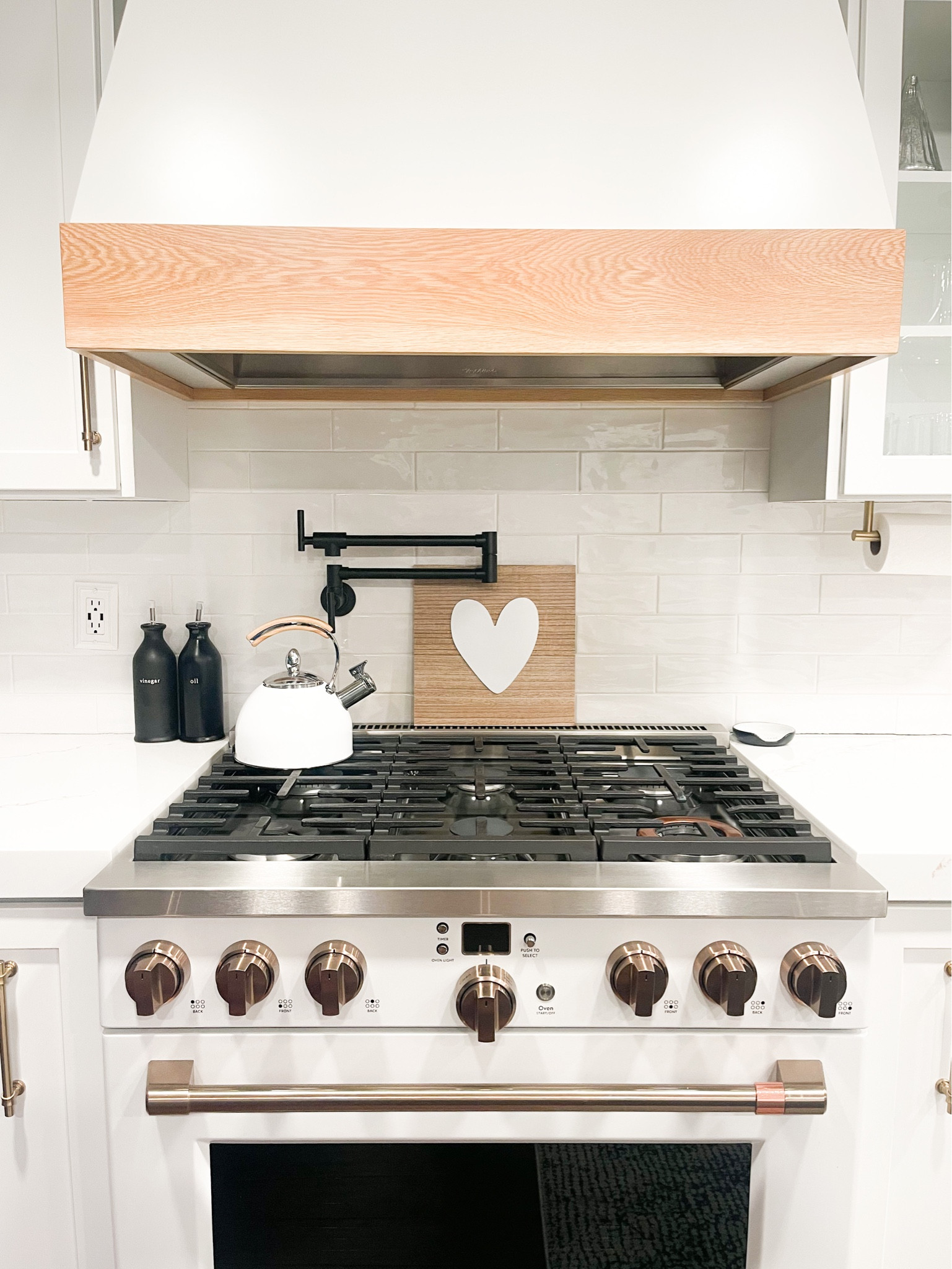 🤍 Happy Sunday! Wishing everyone a beautiful day with family and friends today before the craziness of the week begins! 
.
Just picked up this Valentine sign at Target’s One Spot and am loving it! 
.
Shop everything in this post through the link in our bio!
.


#LTKhome #LTKfamily #LTKstyletip