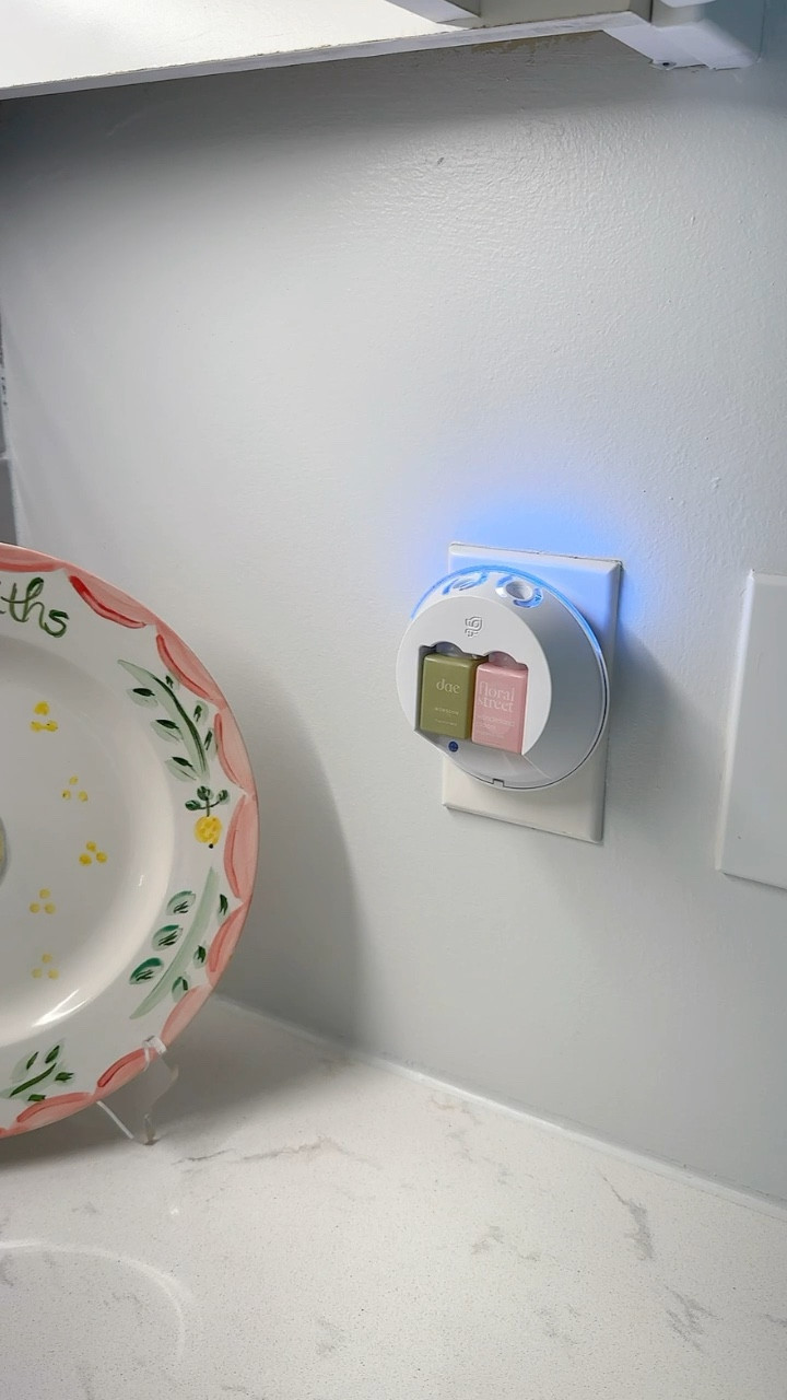 Finally got my hands on a Pura✨ They gave me a code for yall to get a free diffuser when you subscribe to two scents for 6 months! Just use this link and the code FREEDEVICECS! There’s only a limited amount of devices they’re giving away for free! @pura #purapartner