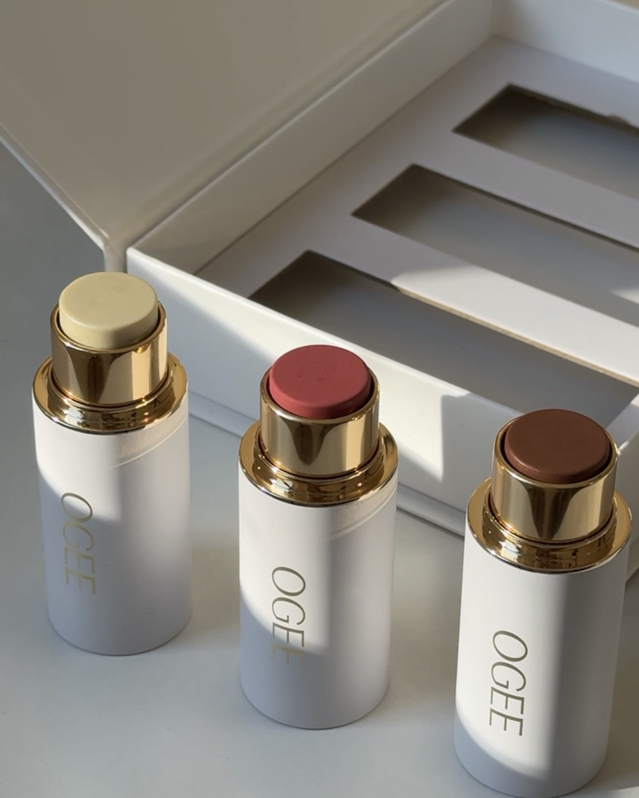 My go-to for a polished, natural look: Ogee’s contour, blush, and highlighter set. I love using my favorite brushes to sculpt and blend everything seamlessly! 
My fav set Crystal Contour Colection ✨ #OgeeBeauty #MakeupTips


#LTKBeauty #LTKFindsUnder100 #LTKStyleTip