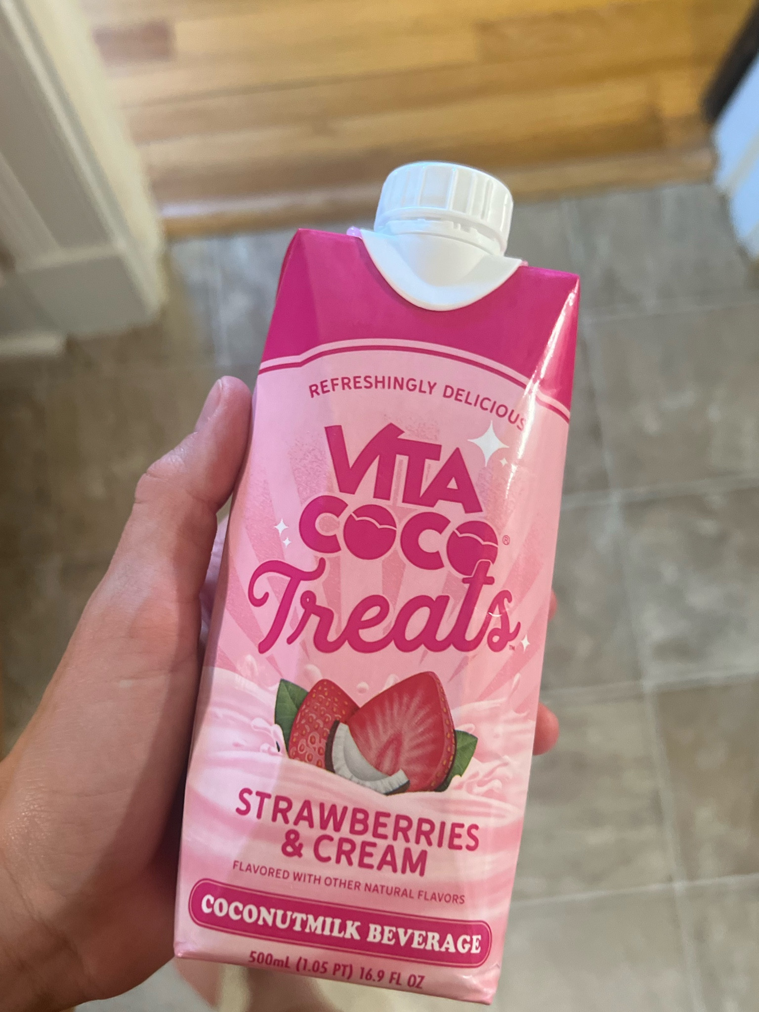 My go to trick to staying hydrated and increasing my supply while breastfeeding & pumping! 🍓🥥💦 It’s also delicious which is a huge plus! #pumping #breastfeeding #increasemilksupply 