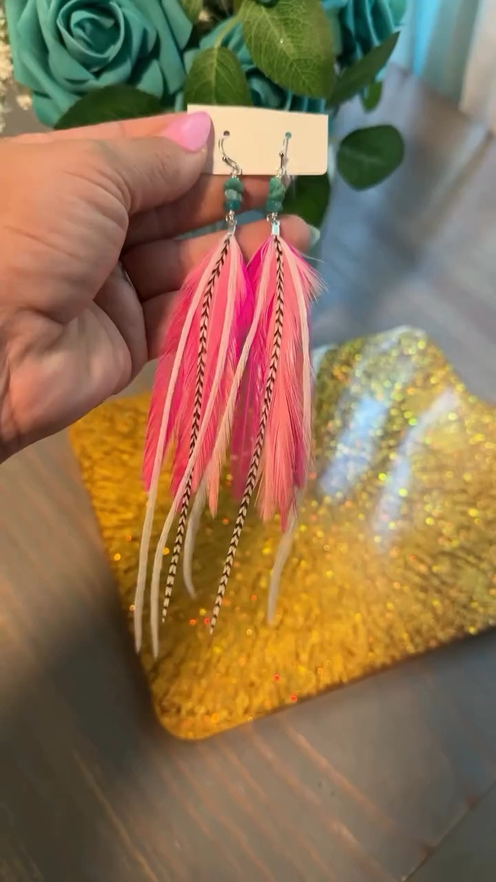 @wyldsparrowjewelry you really outdid yourself with this dreamy design. I’m obsessed! #smallbusiness #handmadejewelry #feathers