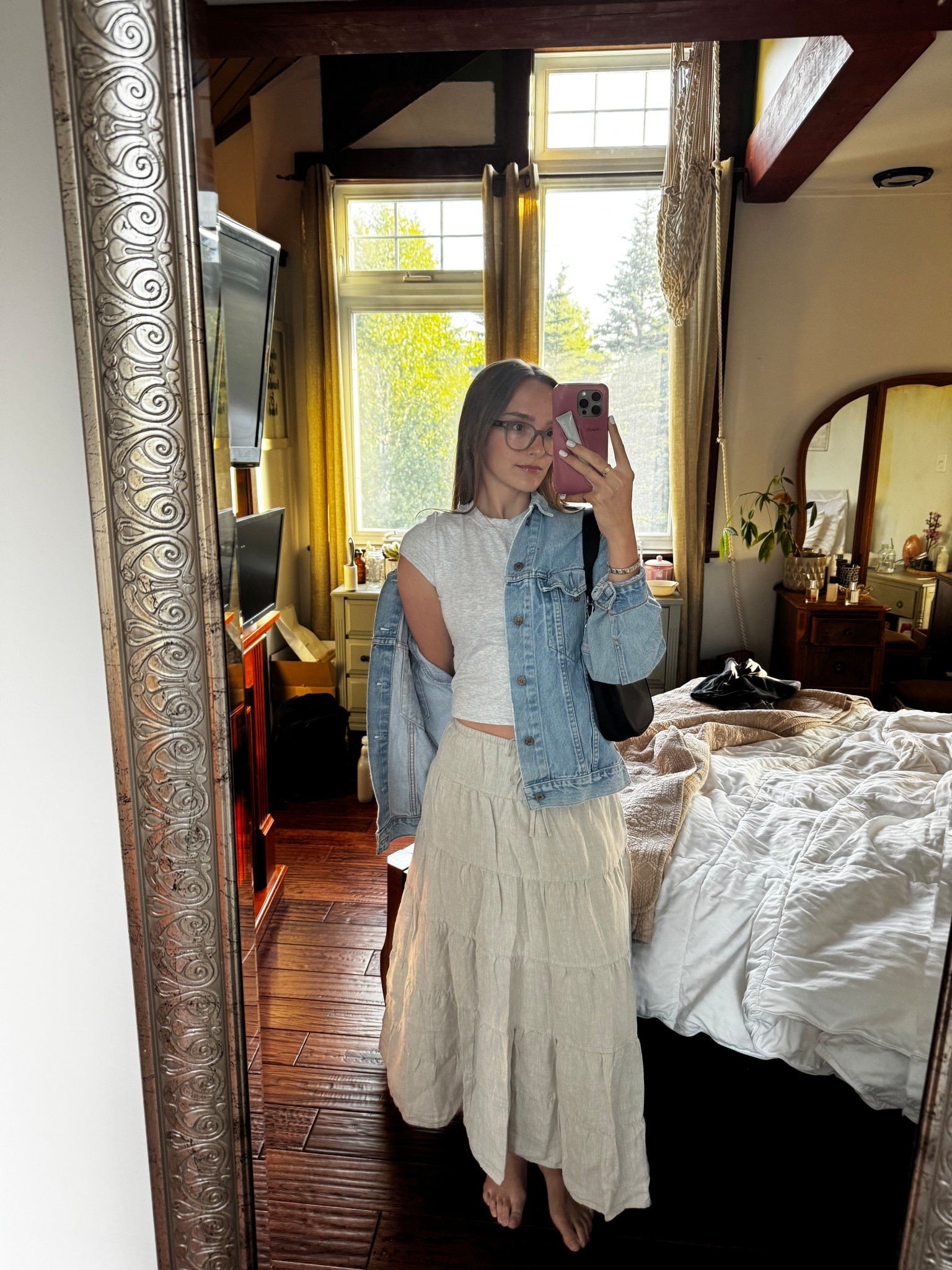 Dinner outfit

Skirt - xs
Top - s
Jean jacket - vintage linked similar