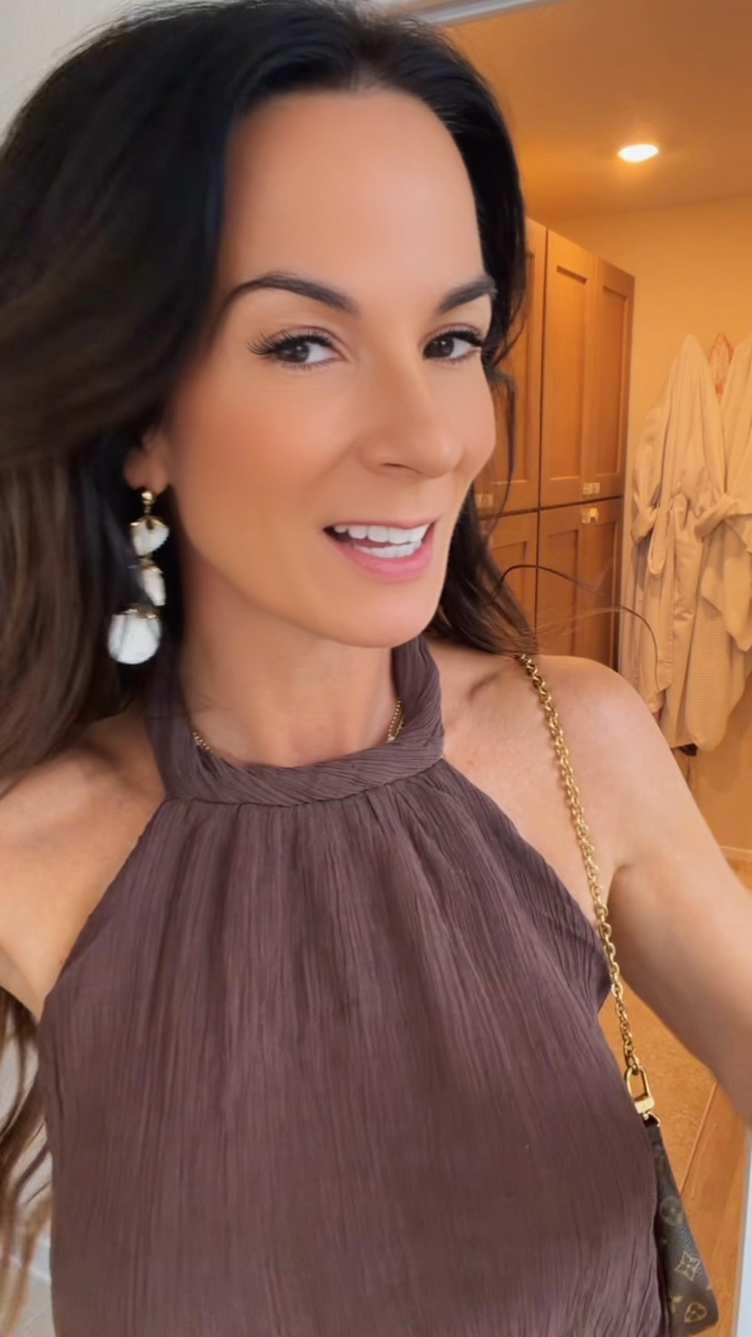 It’s official… I’ve entered my shell era. 🐚✨

Sometimes the outfit is cute… and sometimes it’s the earrings that completely steal the show. These beauties instantly make even the simplest look feel like a vacation. Throw them on with a sundress, linen set, or even a white tee and denim, and suddenly you’re the best dressed girl at dinner. 🤎

Comment SHELL and I’ll send you the links!


#SummerStyle #StatementEarrings #ResortStyle #CoastalChic #NicoleColeeStyle

#LTKootd #LTKgrwm #LTKdayinmylife